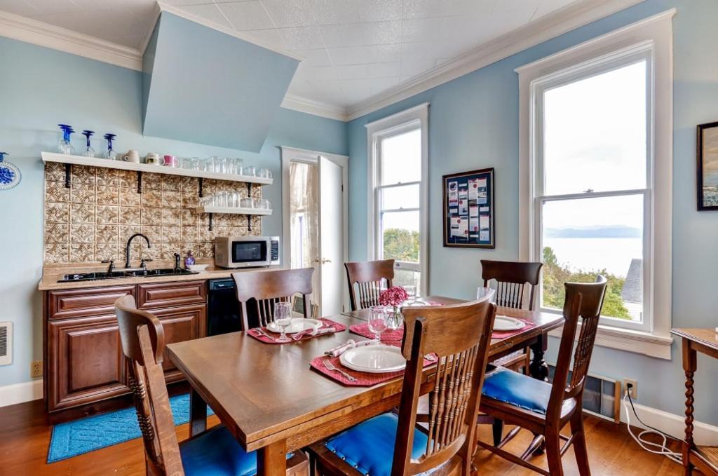 Astoria Painted Lady Historic Apt With River View! ภายนอก รูปภาพ