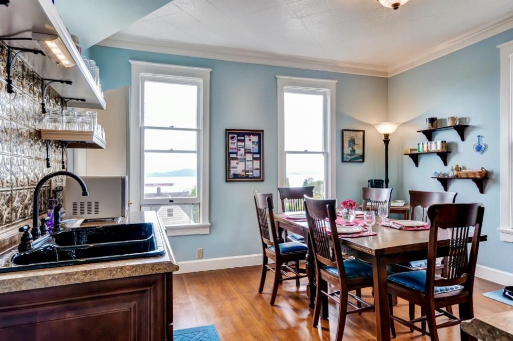 Astoria Painted Lady Historic Apt With River View! ภายนอก รูปภาพ