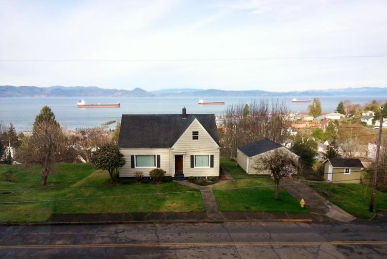 Astoria Painted Lady Historic Apt With River View! ภายนอก รูปภาพ