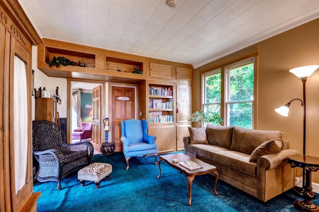 Astoria Painted Lady Historic Apt With River View! ภายนอก รูปภาพ