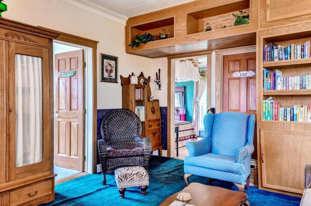 Astoria Painted Lady Historic Apt With River View! ภายนอก รูปภาพ