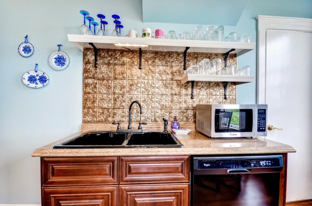 Astoria Painted Lady Historic Apt With River View! ภายนอก รูปภาพ